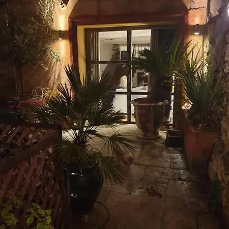 Oda ve Kahvaltı La Villageoise, Troglodyte Pitoresque Au Coeur Du Village