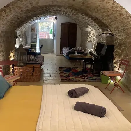 La Villageoise, Troglodyte Pitoresque Au Coeur Du Village Rognes