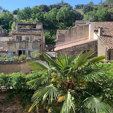 Oda ve Kahvaltı La Villageoise, Troglodyte Pitoresque Au Coeur Du Village