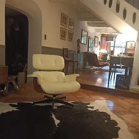 Oda ve Kahvaltı La Villageoise, Troglodyte Pitoresque Au Coeur Du Village Rognes